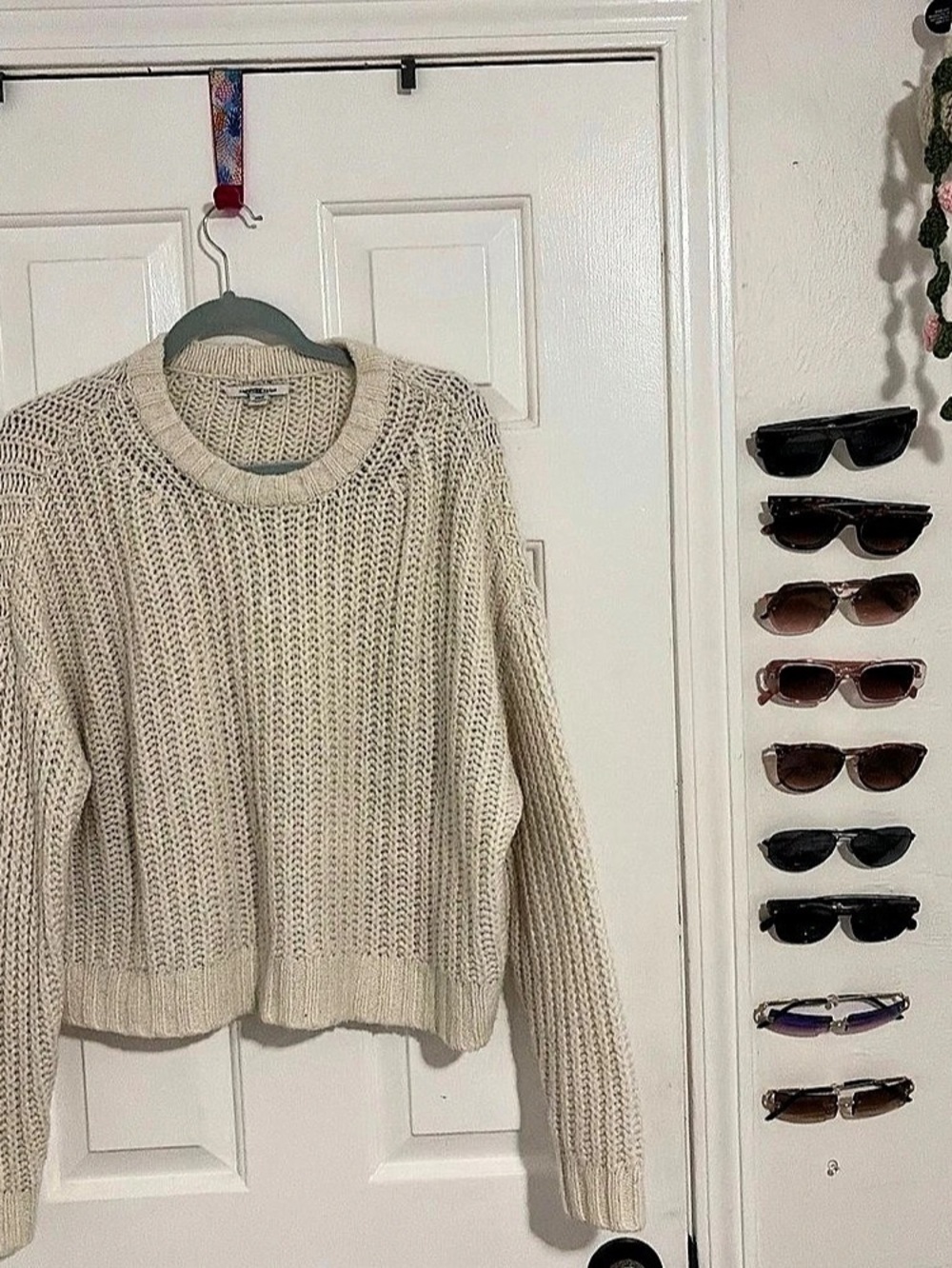 American Eagle Cream Knit Sweater Size Medium